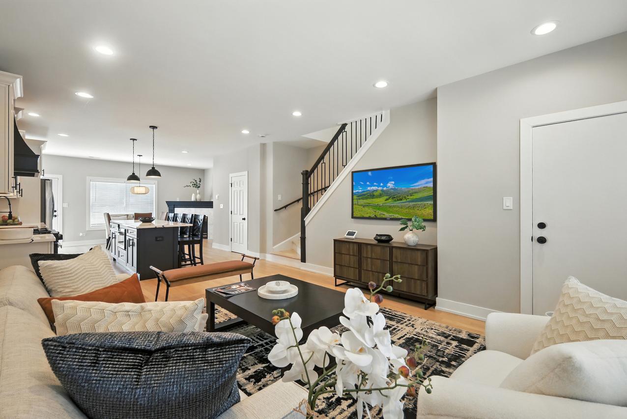 4055 S Ellis Ave., Chicago, IL 60653