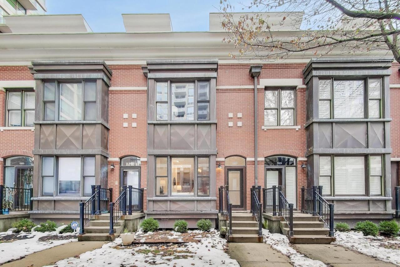 1327 S Indiana Pkwy., Chicago, IL 60605