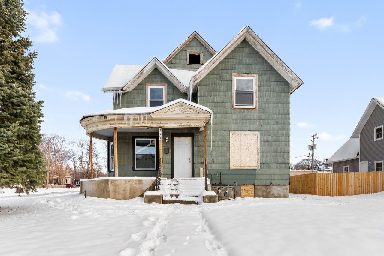 1204 S 6th St., Rockford, IL 61104