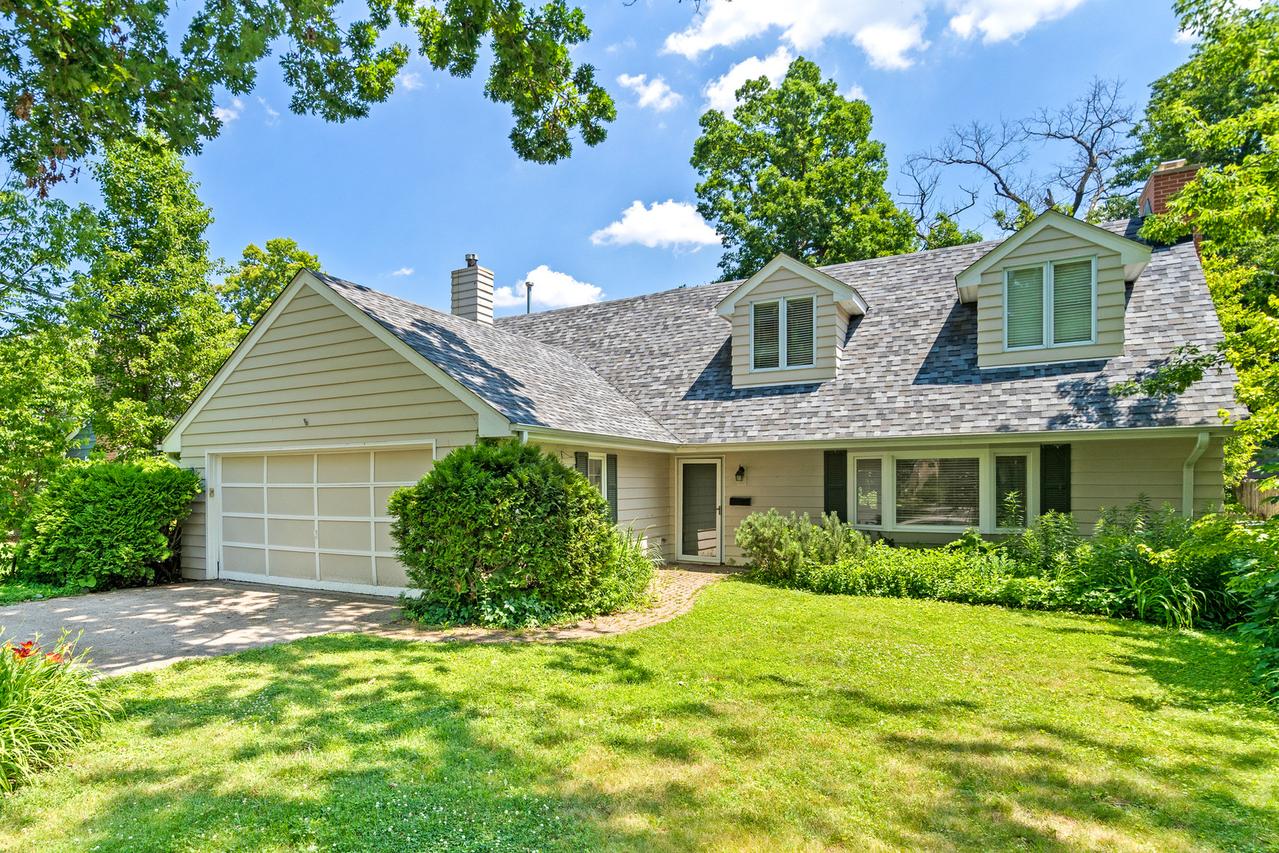 321 Newman Ct., Lake Bluff, IL 60044