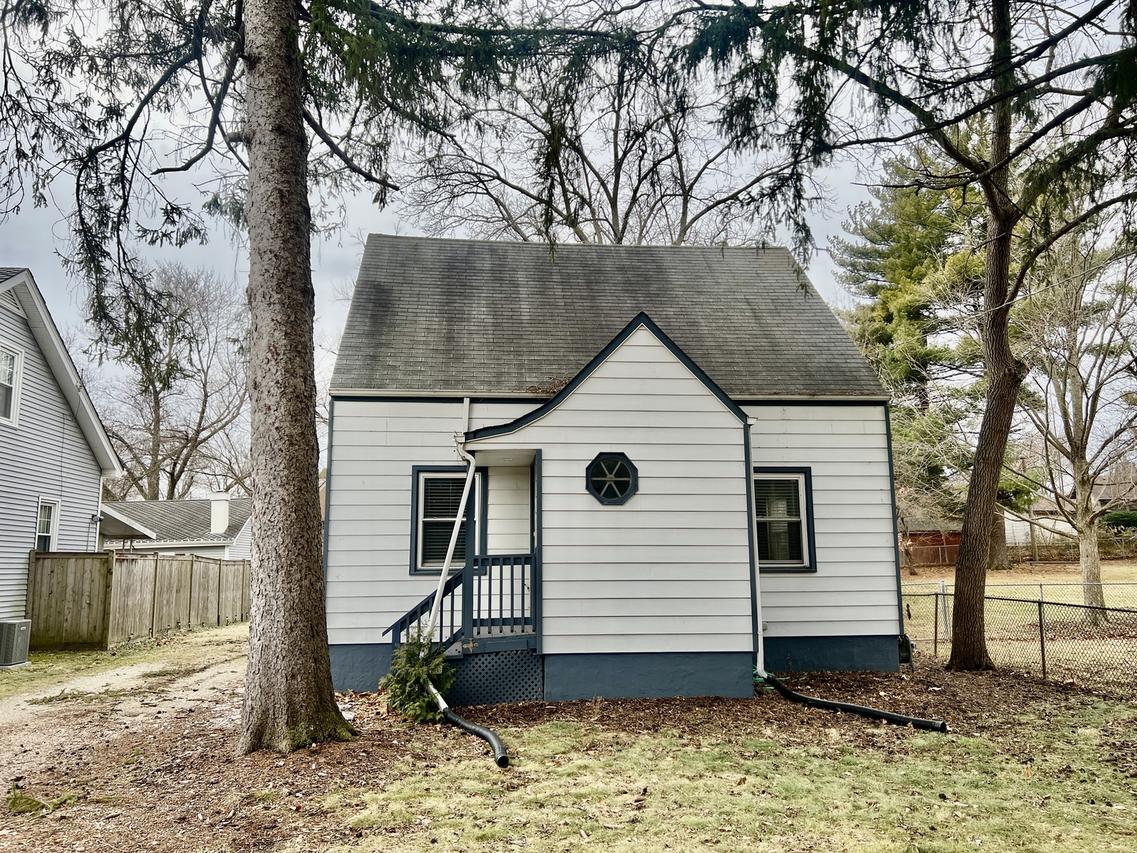 28w471 Batavia Rd., Warrenville, IL 60555