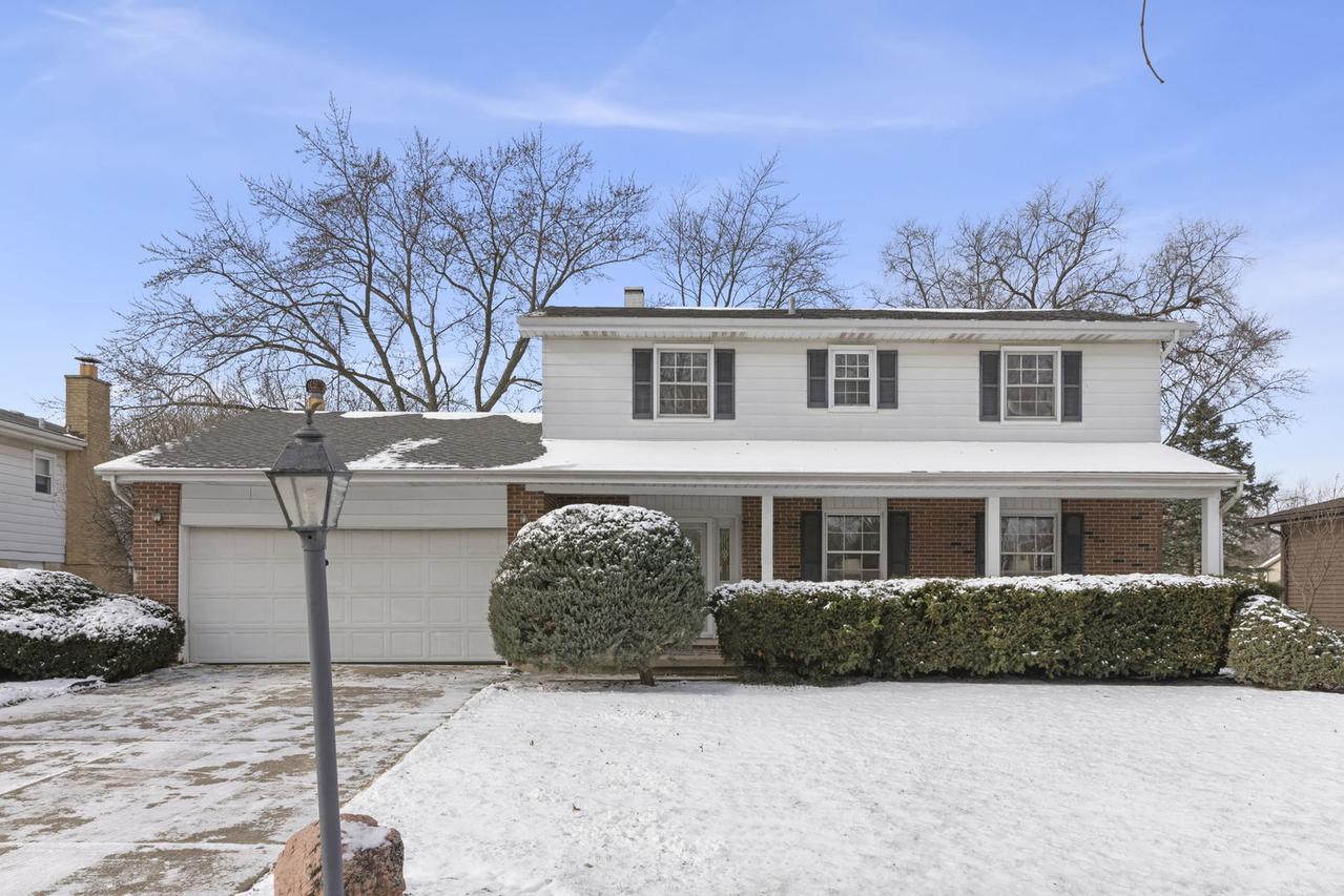 1970 Sheffield Ln., Wheaton, IL 60189