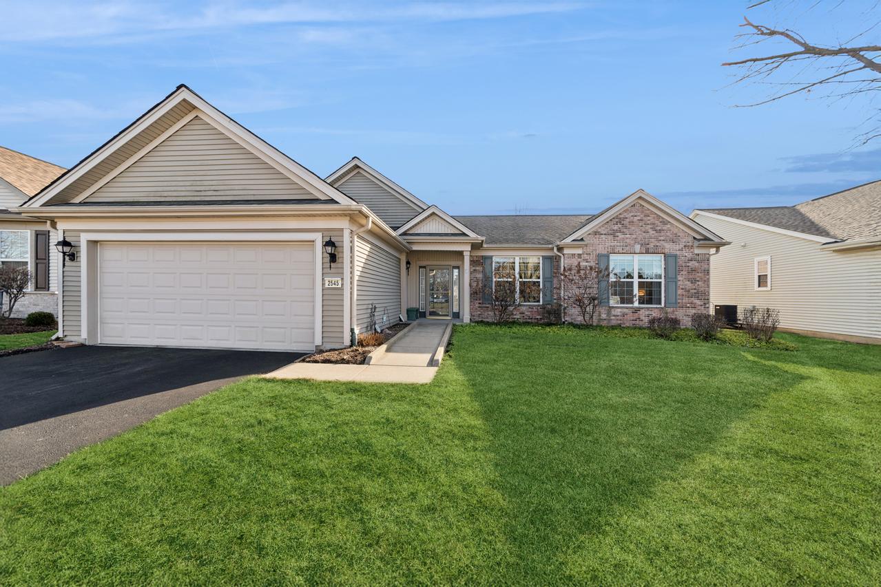 2545 Edgewater Dr., Elgin, IL 60124