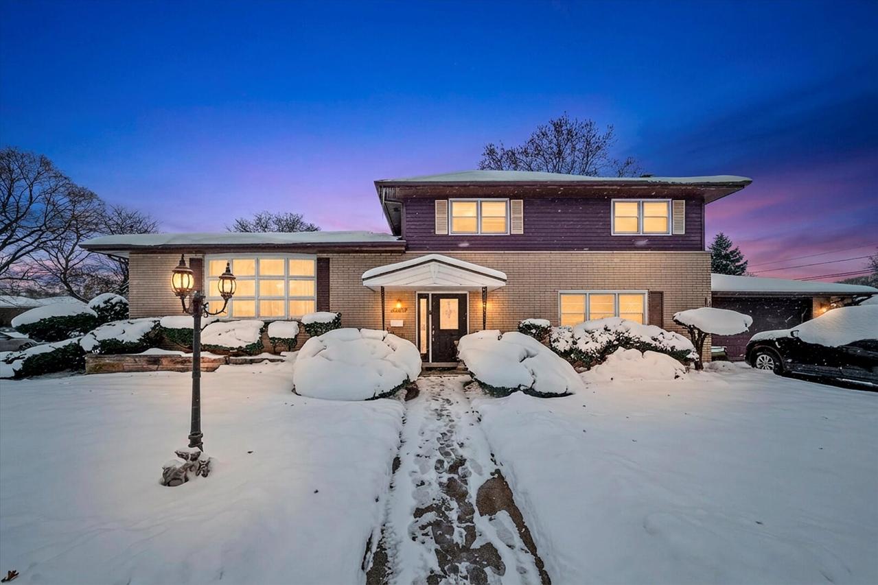 17702 Bernadine St., Lansing, IL 60438