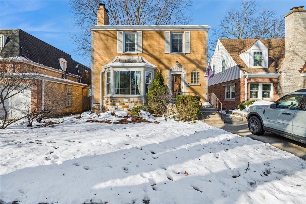 6770 N Keota Ave., Chicago, IL 60646