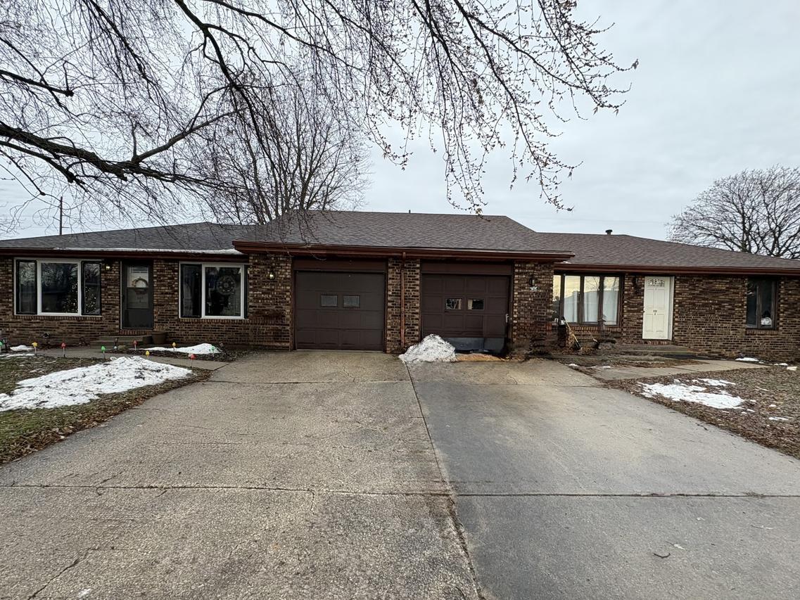 909 Carlisle Dr., Rochelle, IL 61068