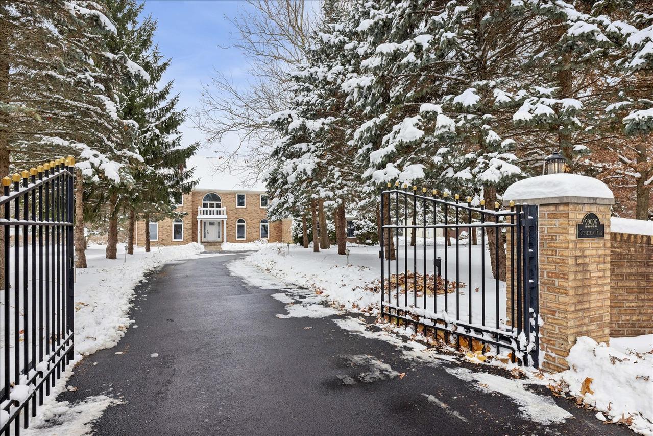 22925 W Schwerman Rd., Mundelein, IL 60060