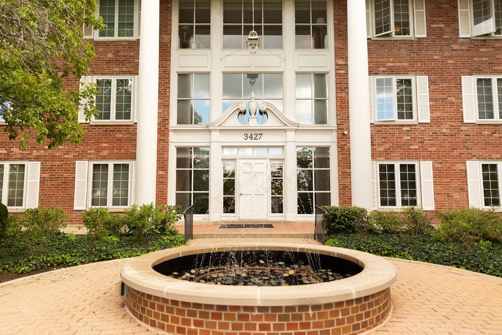 3427 Vollmer Rd. #209, Flossmoor, IL 60422