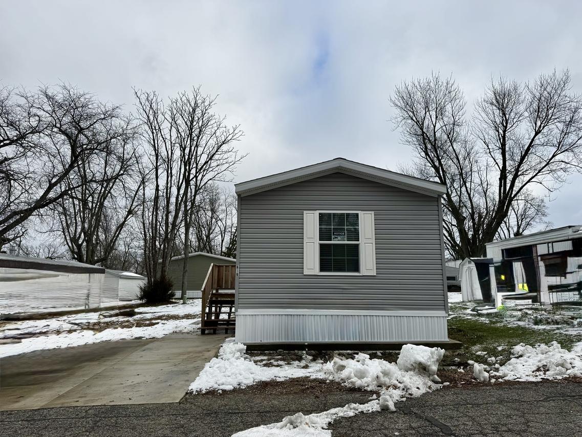 616 6th St., Bloomington, IL 61704