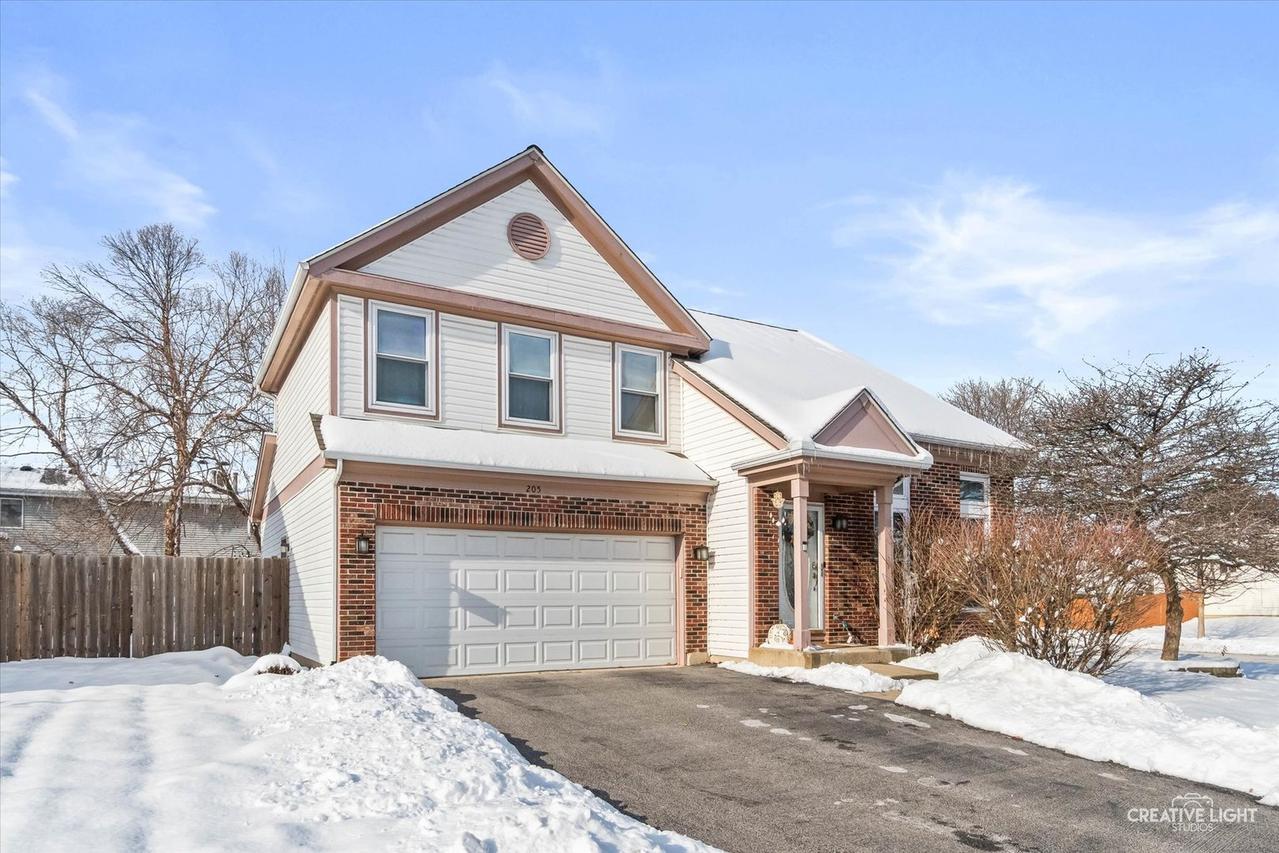 205 Churchill Ln., Aurora, IL 60504