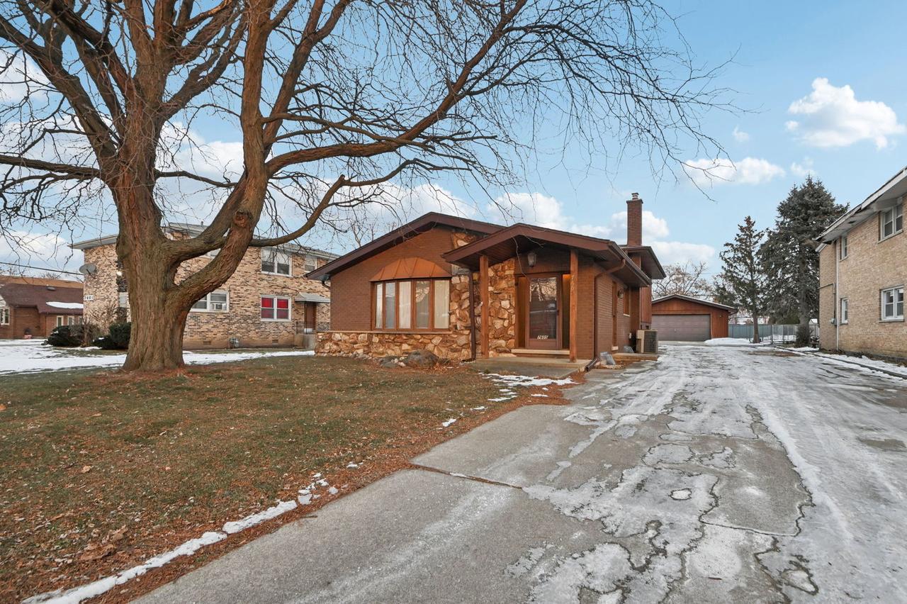 7605 Banks St., Justice, IL 60458