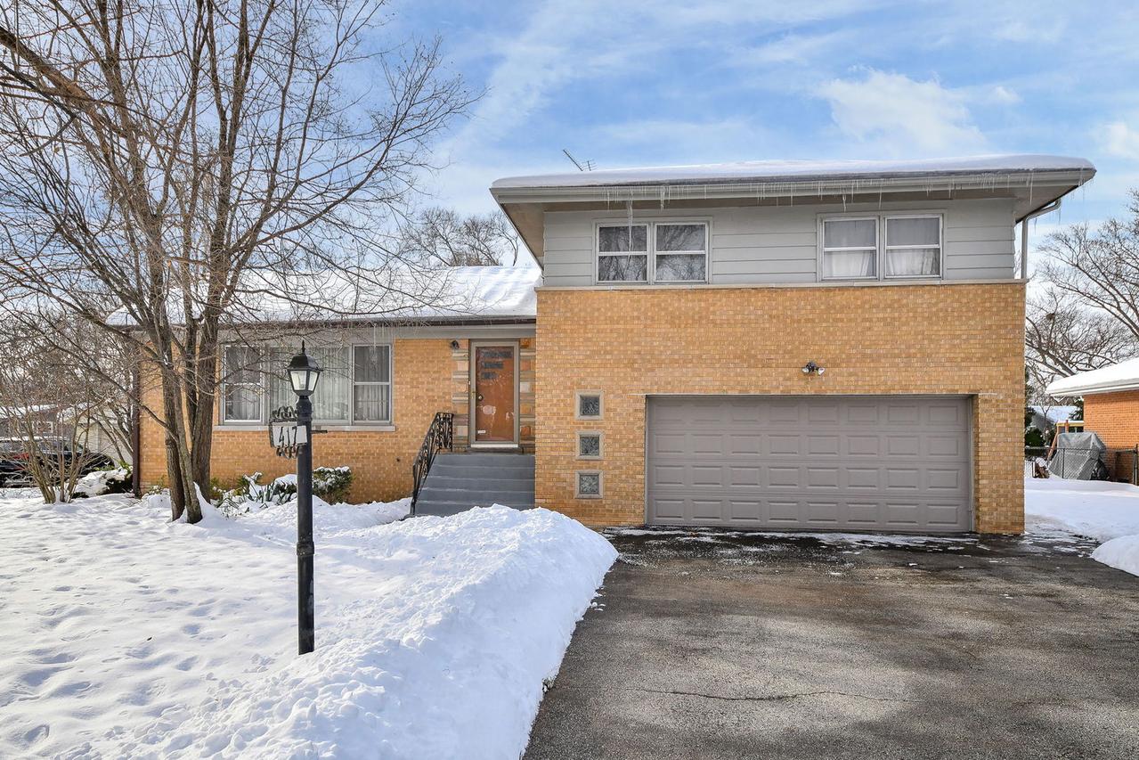 22W417 Tamarack Dr., Glen Ellyn, IL 60137