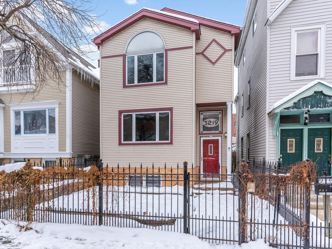 3219 N Richmond St., Chicago, IL 60618