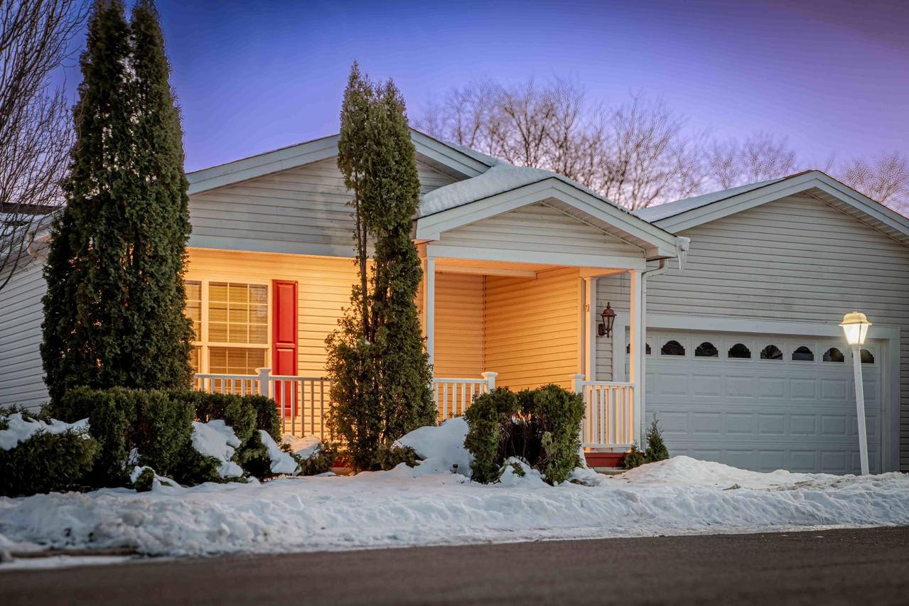 102 Hitching Post Ln., Grayslake, IL 60030