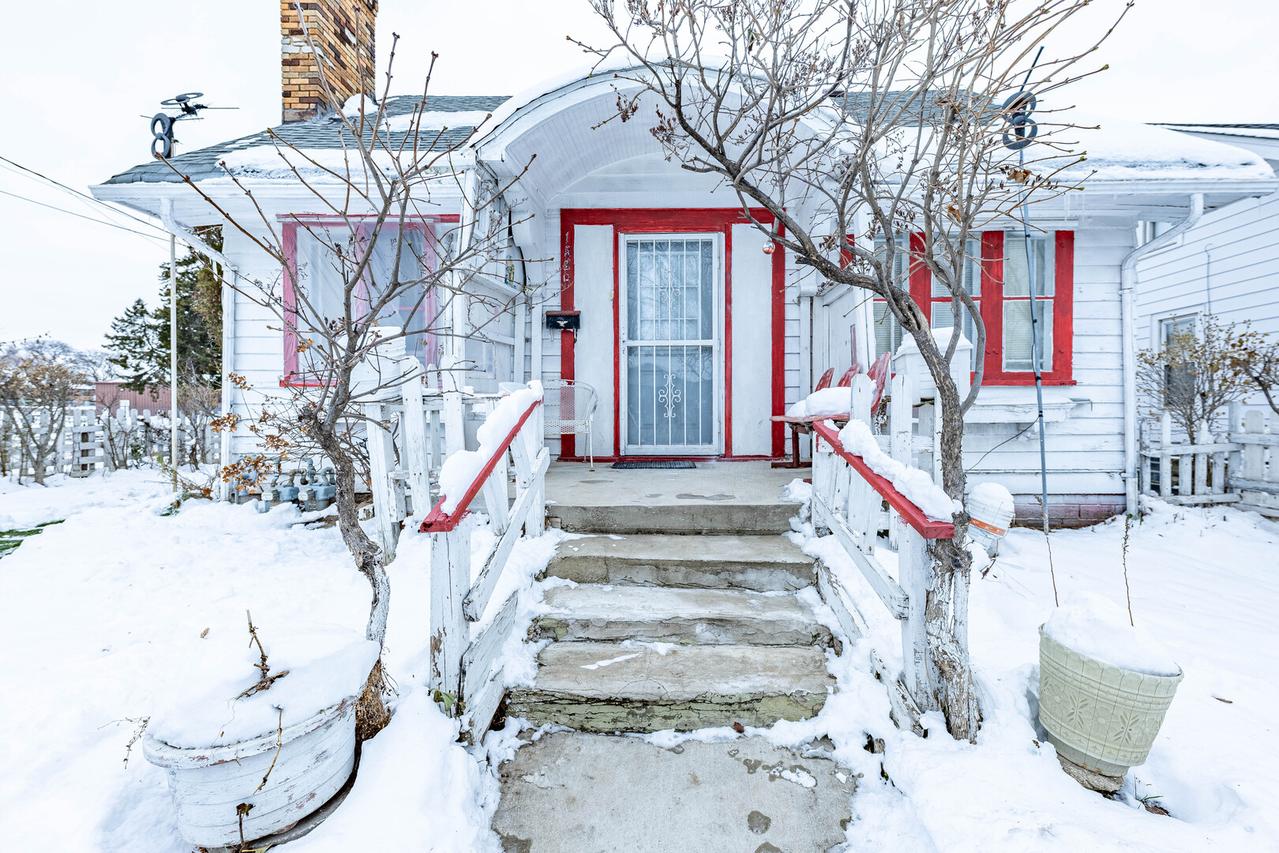 1820 Jenkinson Ct., Waukegan, IL 60085