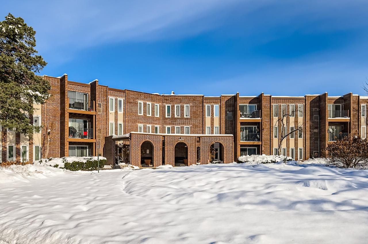 1575 Sandpebble Dr. #113, Wheeling, IL 60090