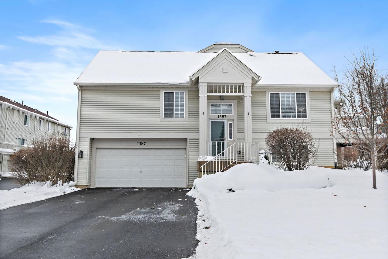 1387 New Haven Dr., Cary, IL 60013