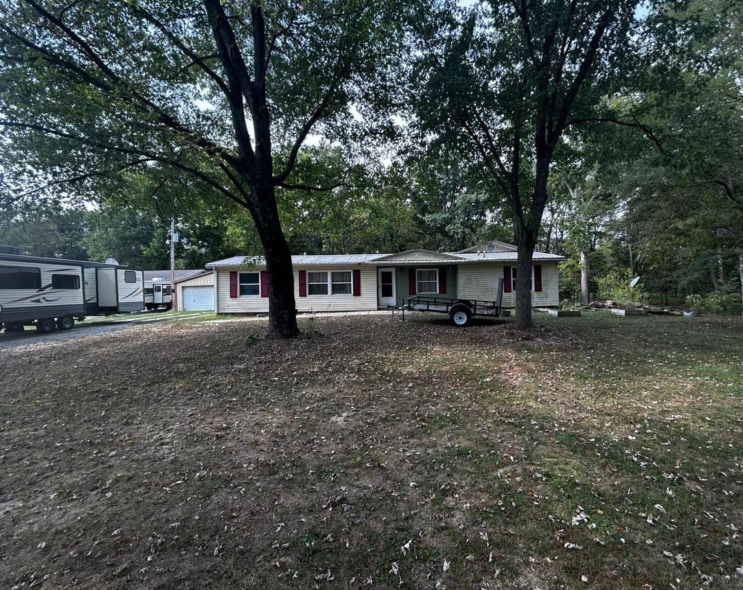 3073 Hotze Rd., Salem, IL 62881