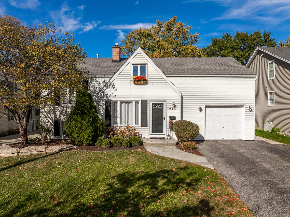 916 Grant St., Downers Grove, IL 60515
