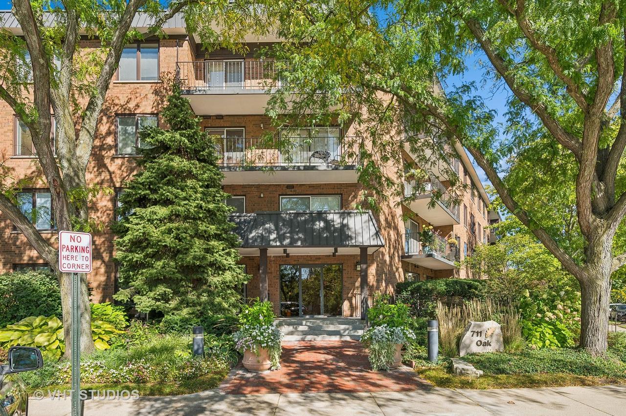 711 Oak St. #106, Winnetka, IL 60093