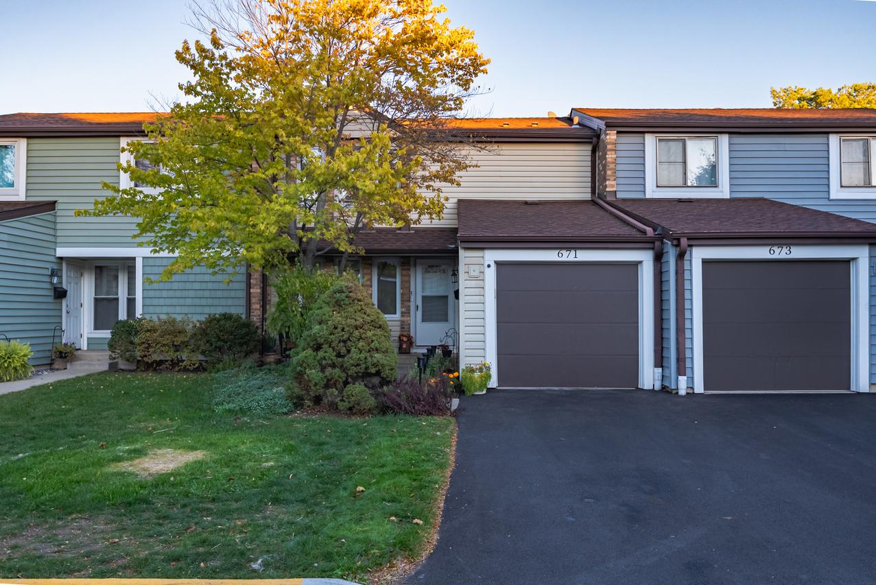 671 Cedarwood Ct., Wheeling, IL 60090