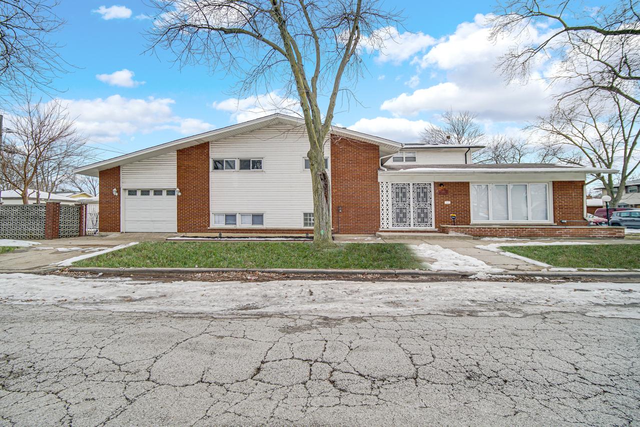 11601 S Laflin St., Chicago, IL 60643