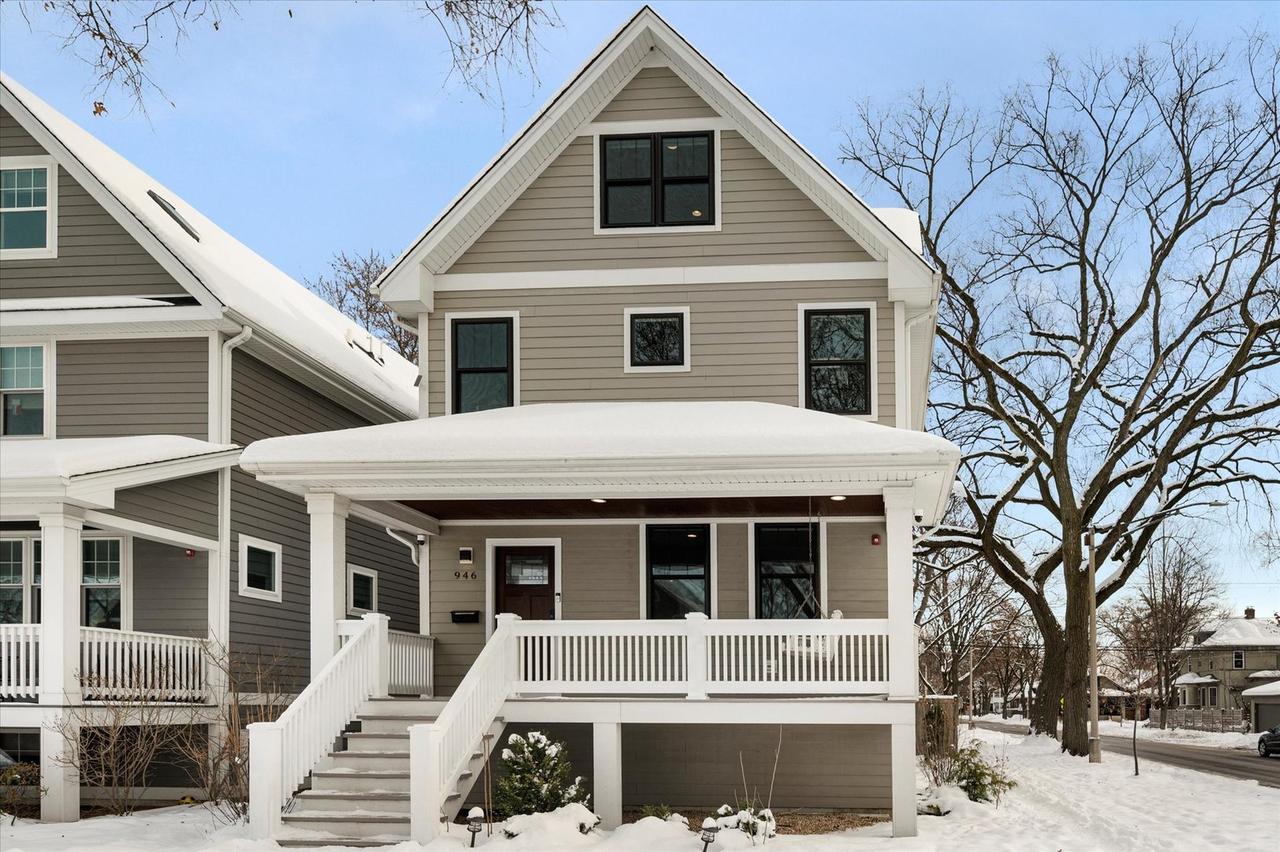 946 Clinton Ave., Oak Park, IL 60304