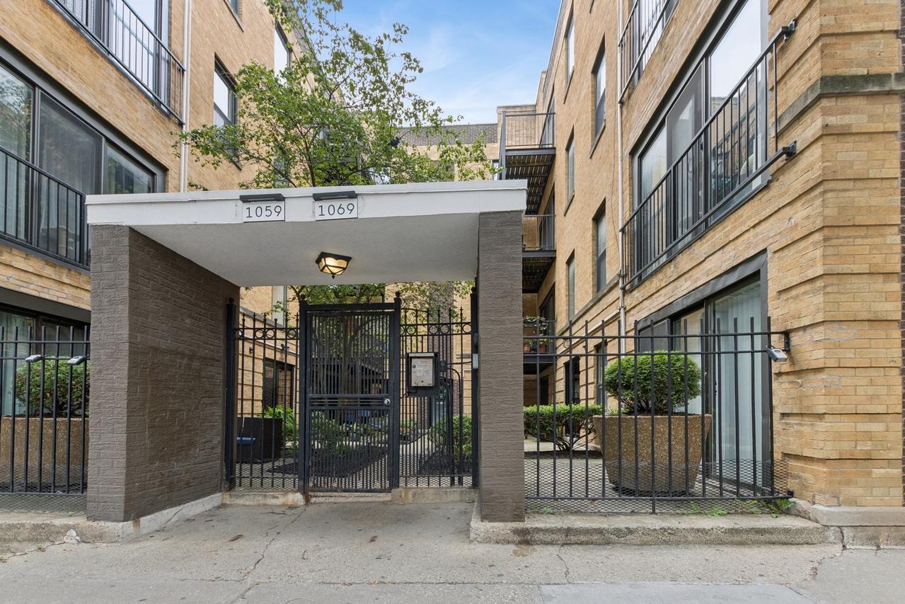1069 W Foster Ave. #1C, Chicago, IL 60640