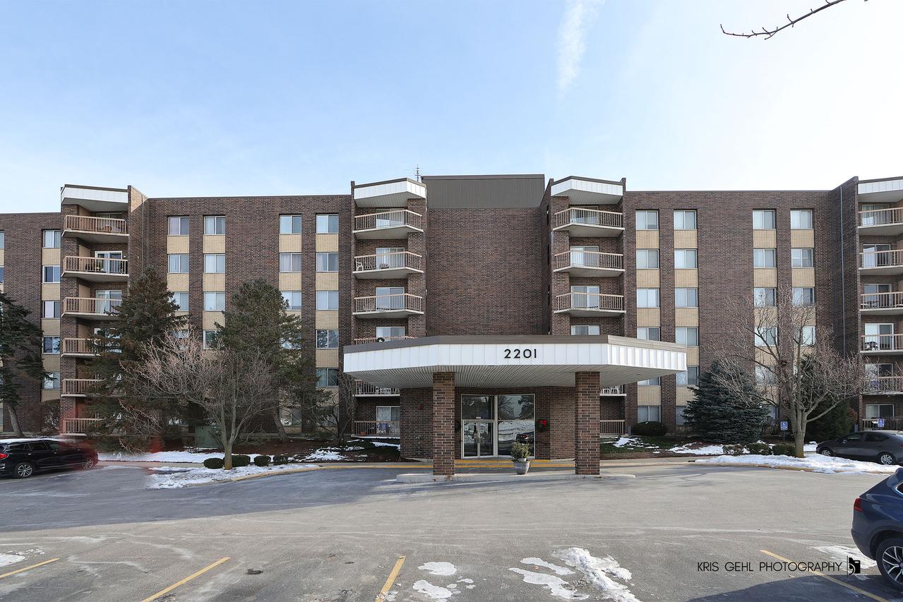 2201 S Grace St. #503, Lombard, IL 60148