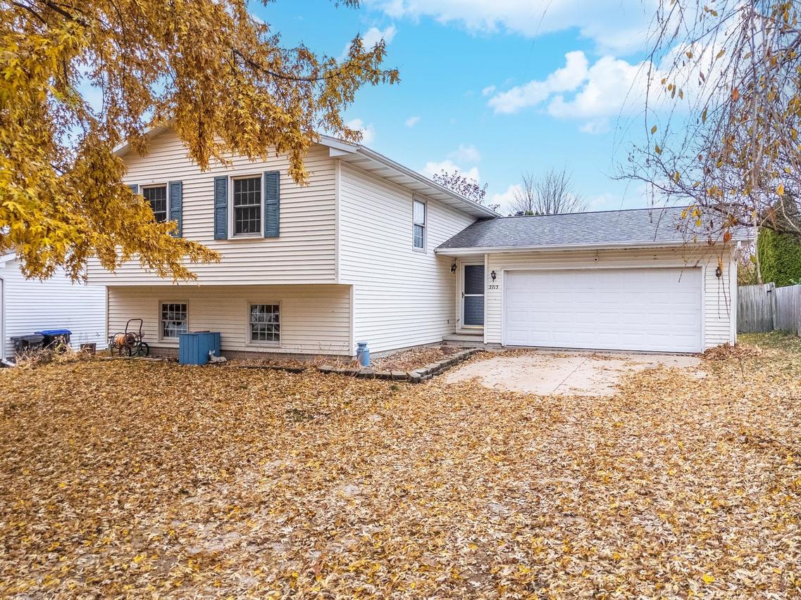 2713 Essington St., Bloomington, IL 61705