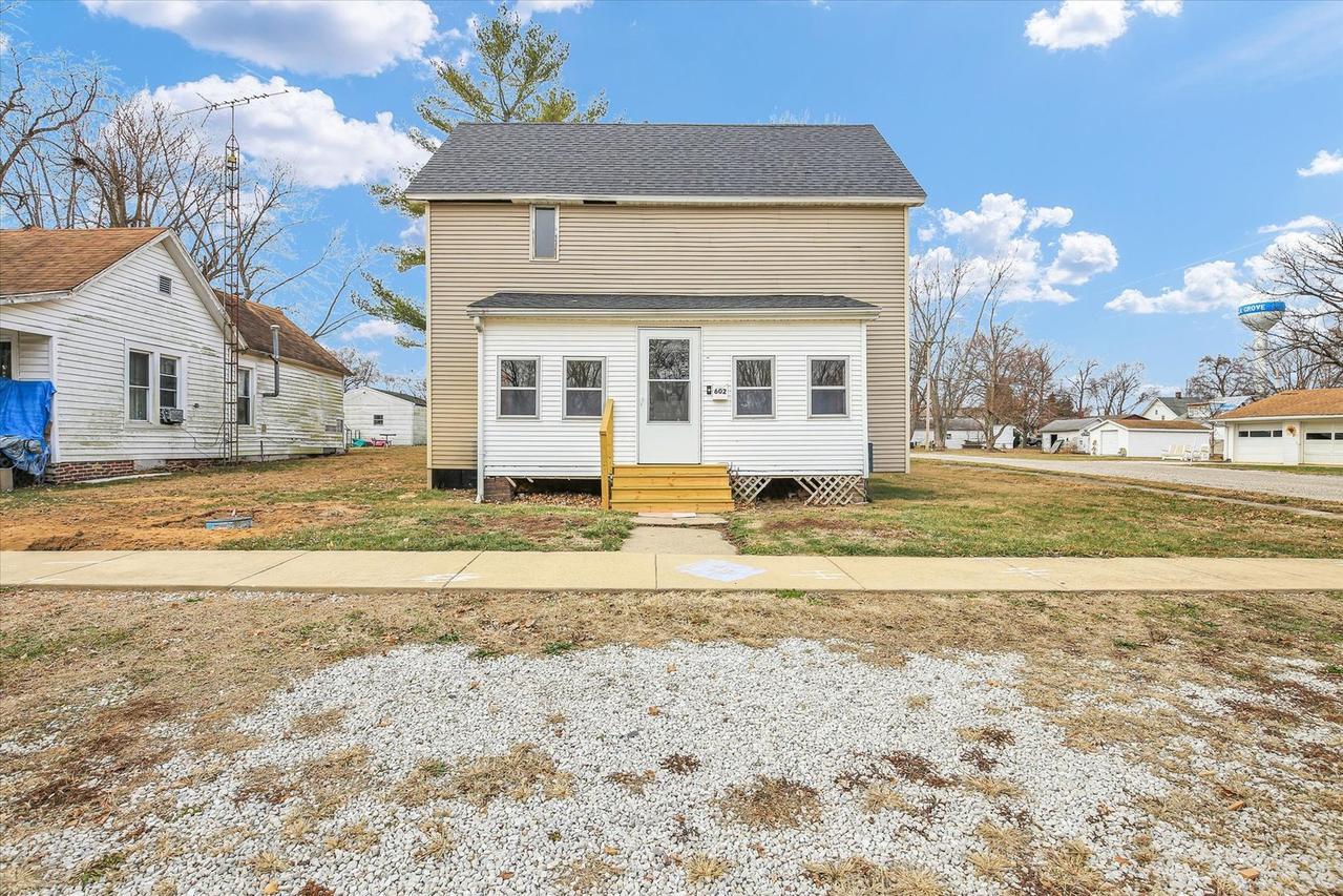 602 S Elm St., Villa Grove, IL 61956