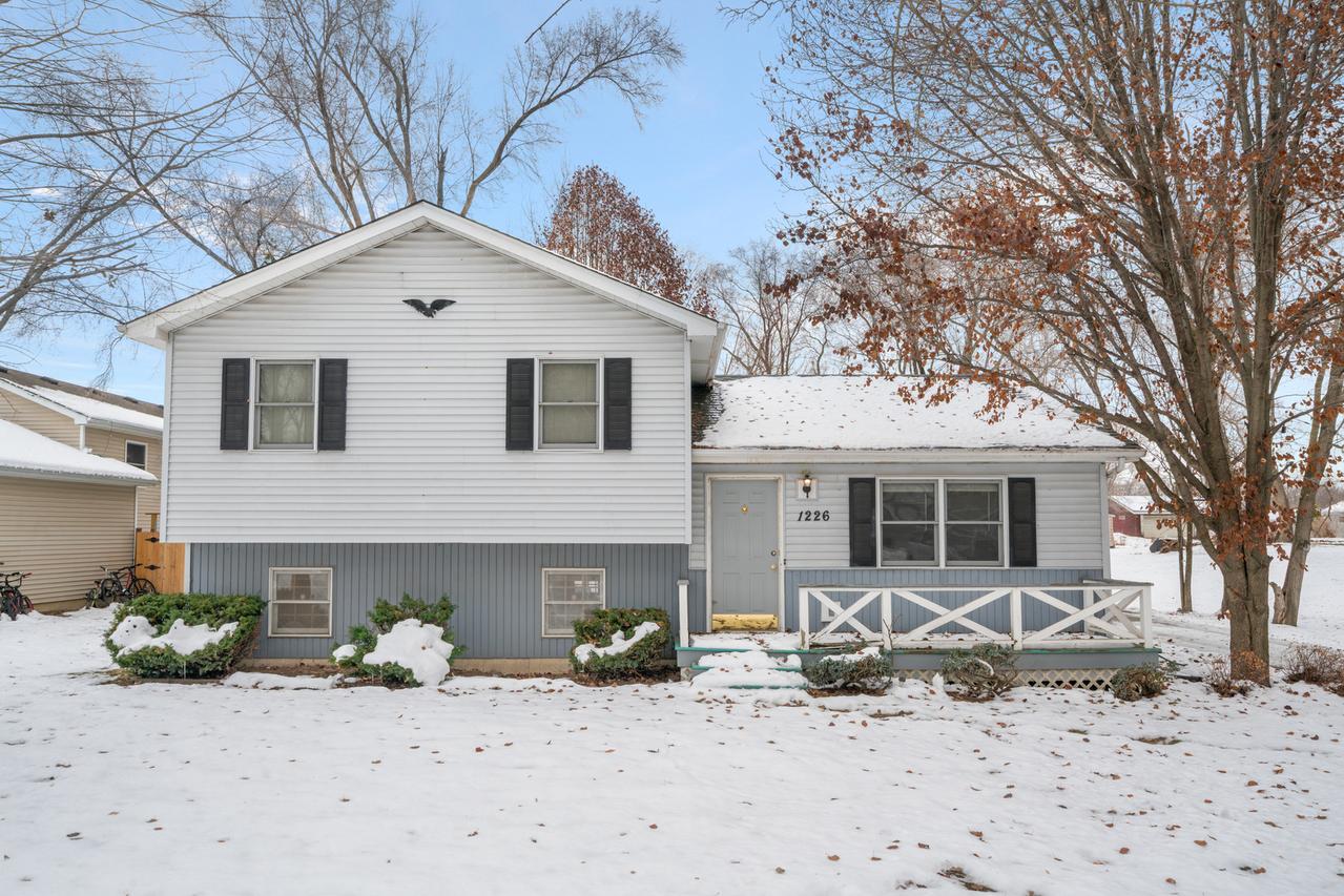 1226 Lakewood Dr., Lake Holiday, IL 60552