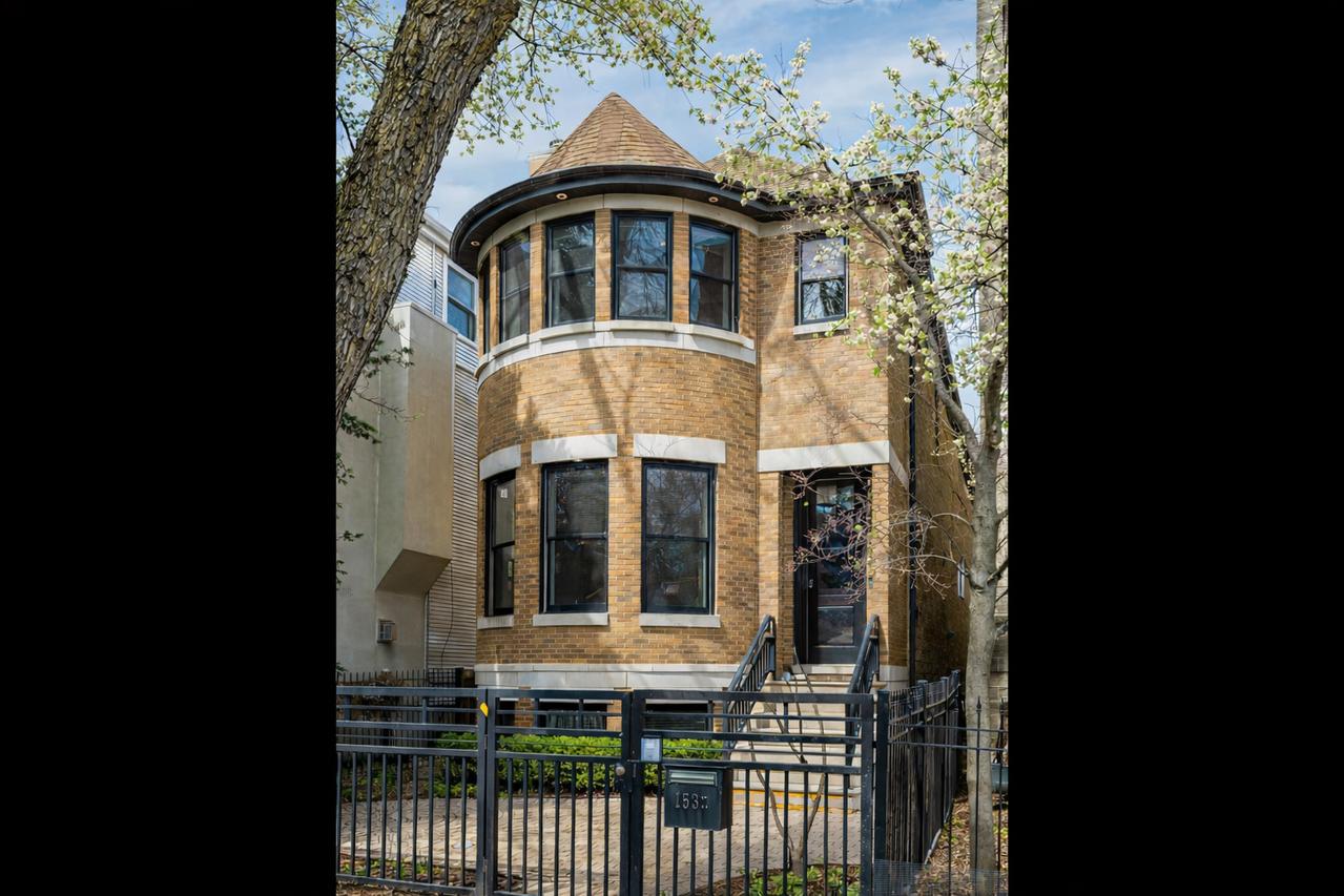 1532 W Wolfram St., Chicago, IL 60657