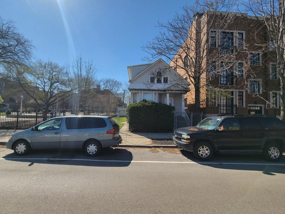 3214 N Damen Ave., Chicago, IL 60618