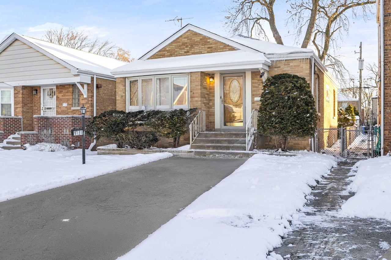 9731 S Ellis Ave., Chicago, IL 60628