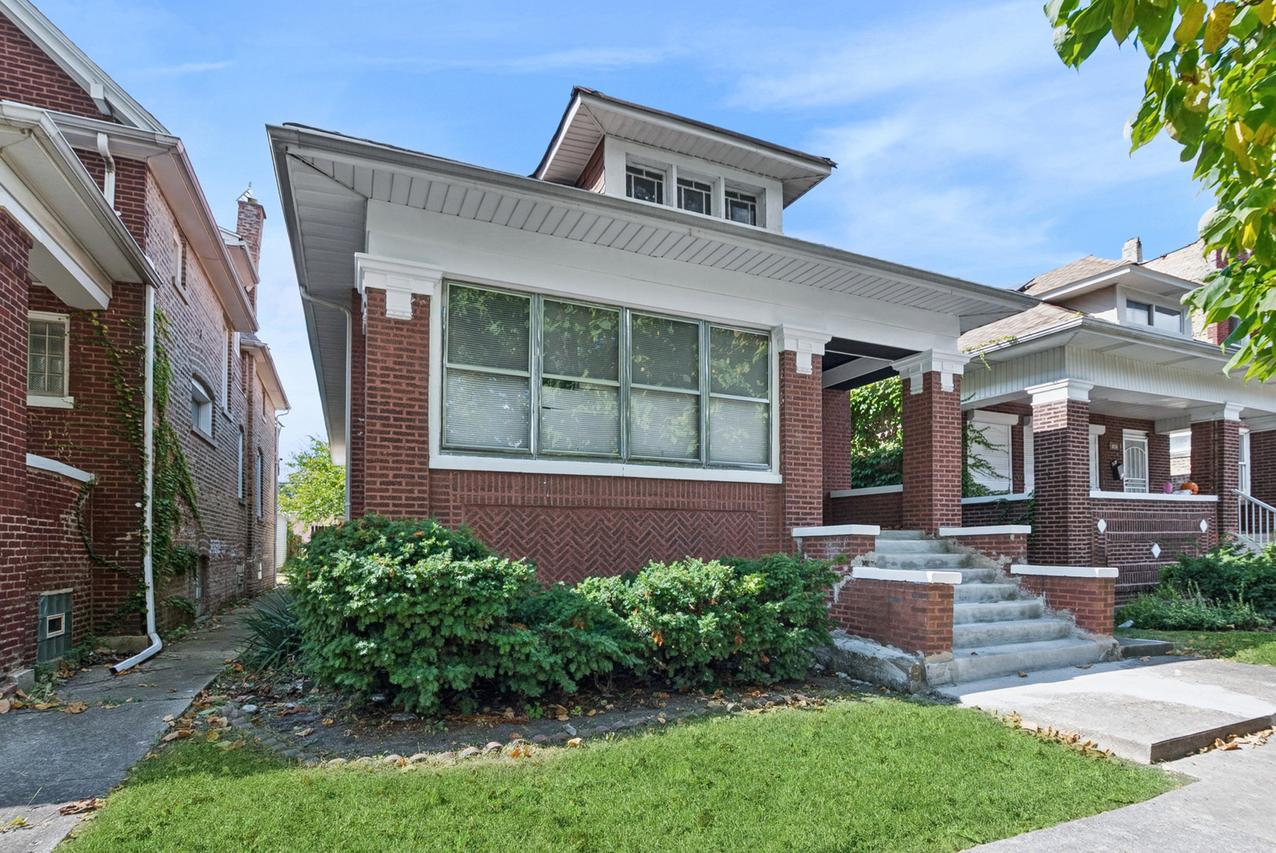 8040 S May St., Chicago, IL 60620