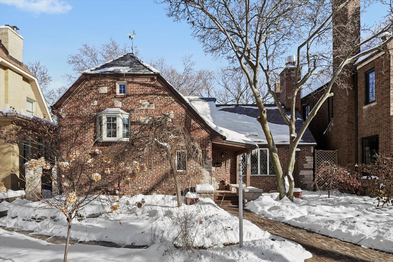 10351 S Leavitt St., Chicago, IL 60643