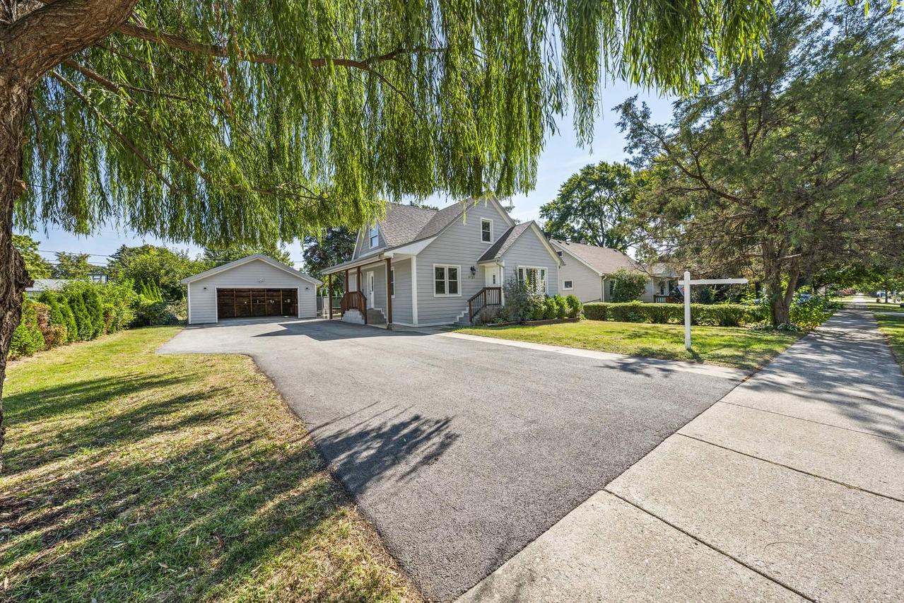 9725 Normandy Ave., Oak Lawn, IL 60453