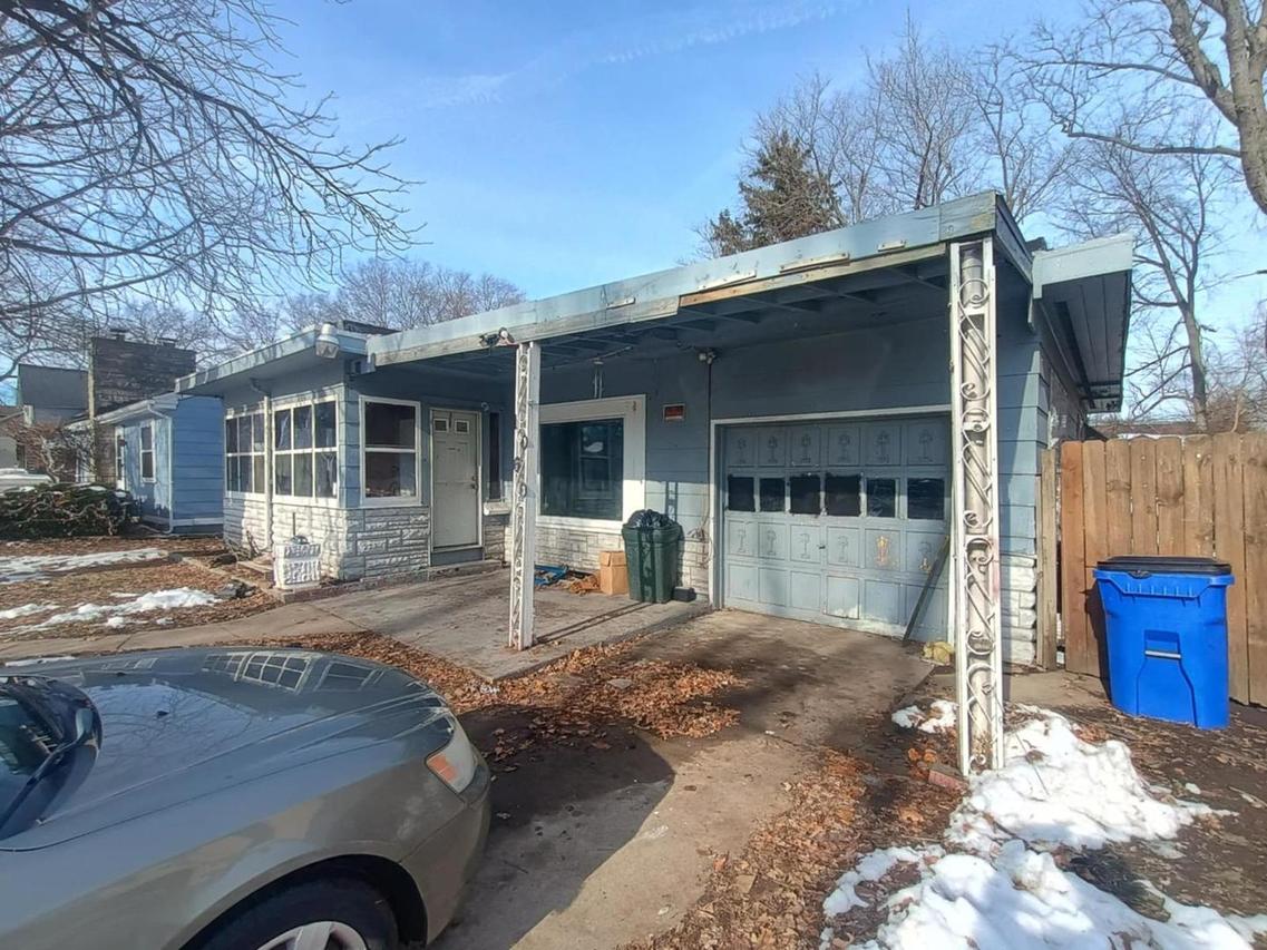 1060 W King St., Decatur, IL 62522