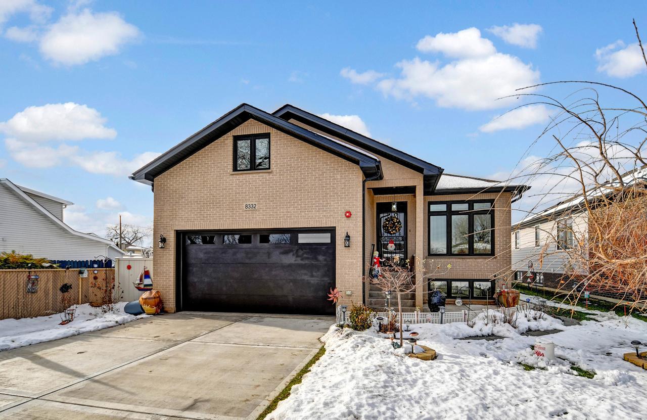 8332 S 78th Ct., Justice, IL 60458