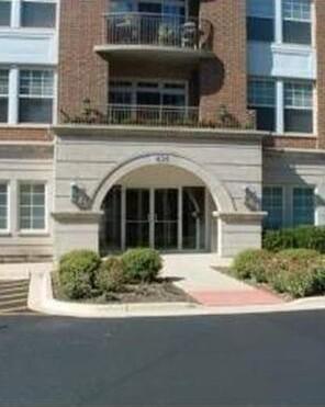 435 W Wood St. #205A, Palatine, IL 60067