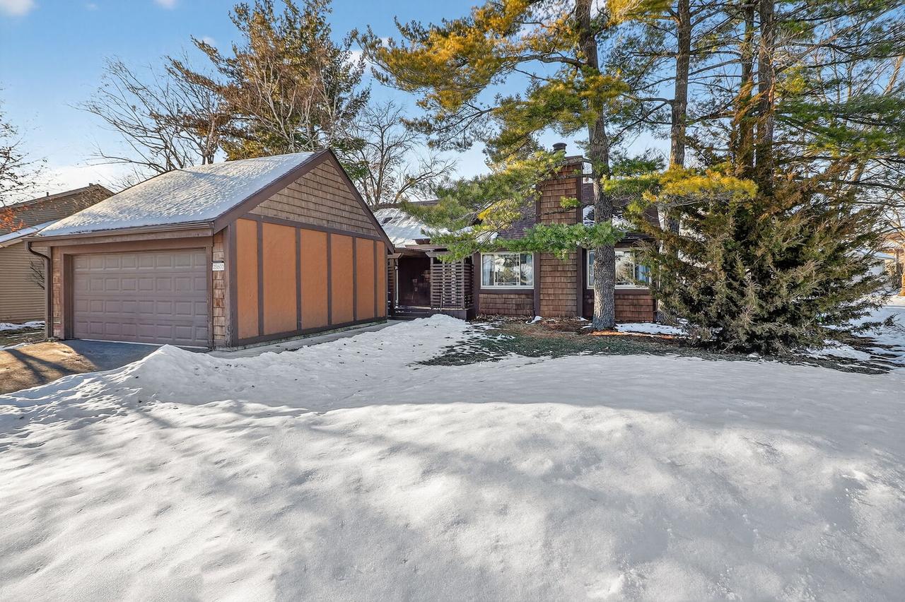 2S600 Angeline Ct., Warrenville, IL 60555