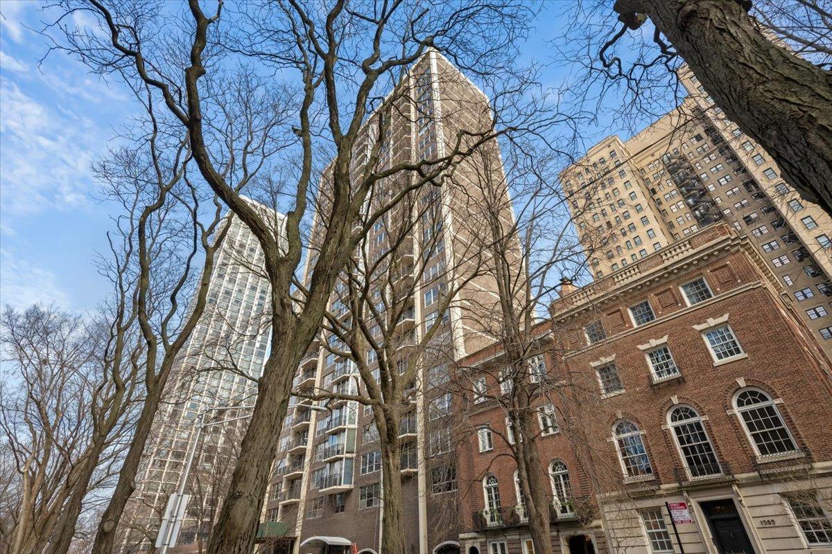 1515 N Astor St. #18A, Chicago, IL 60610