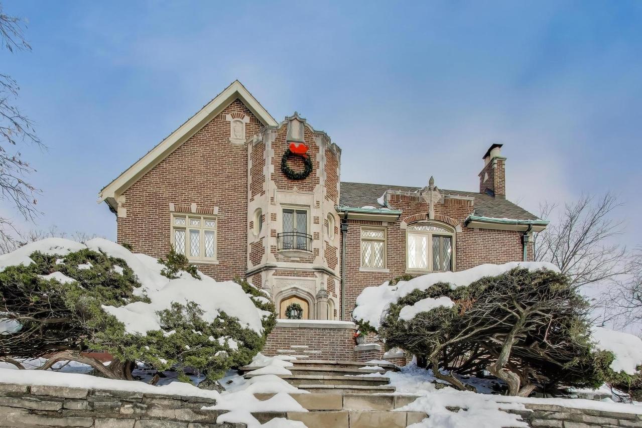 10162 S Longwood Dr., Chicago, IL 60643