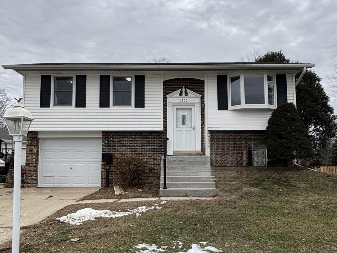 1200 Nippert Dr., Streamwood, IL 60107