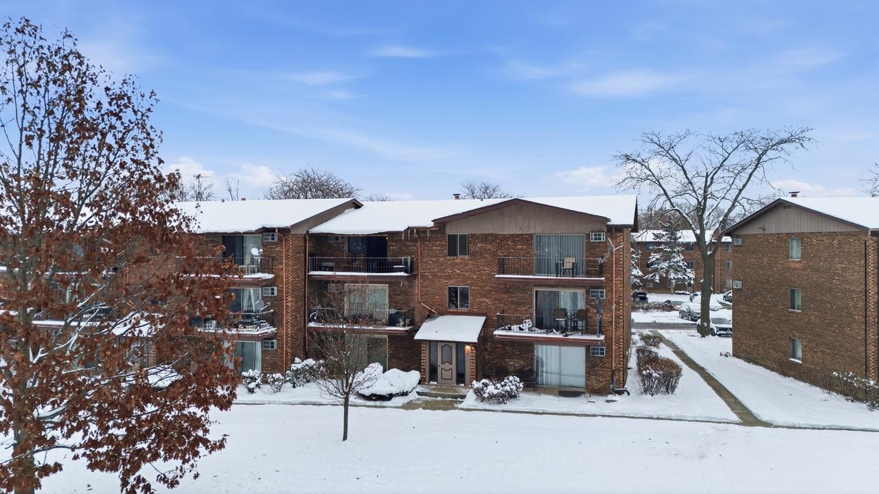 2556 Waterbury Dr. #1905, Woodridge, IL 60517