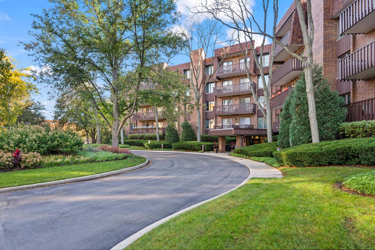 1125 Lake Cook Rd. #209, Northbrook, IL 60062