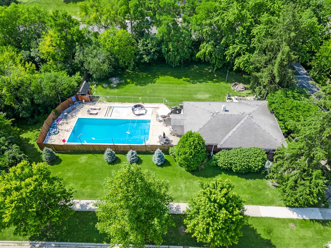 25 Hidden View Dr., Westmont, IL 60559