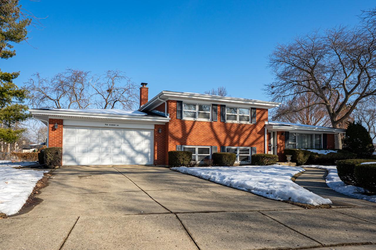 910 E Kimber Dr., Arlington Heights, IL 60005