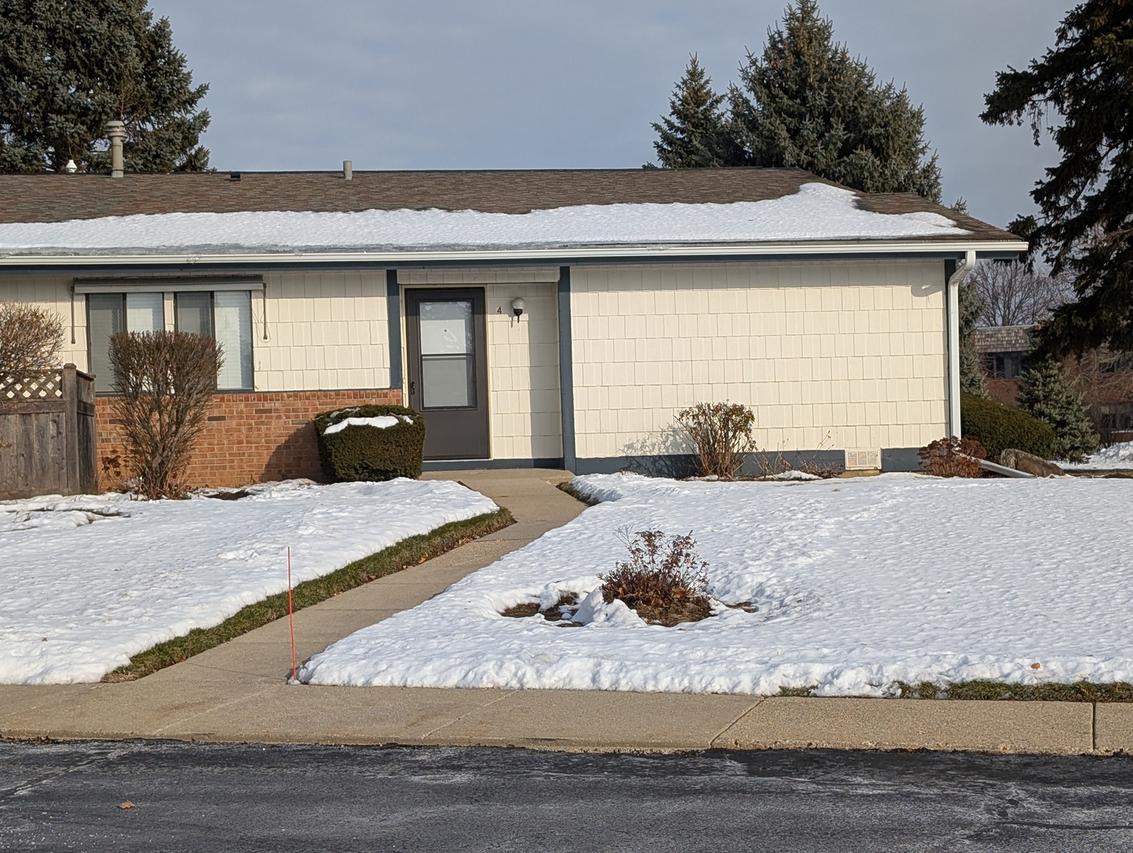 4712 W Oakwood Dr. #4, Mchenry, IL 60050